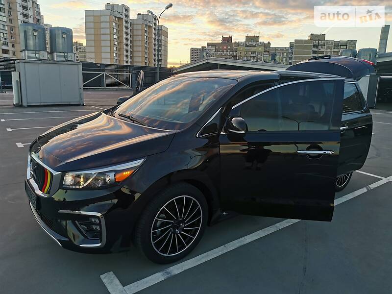 Мінівен Kia Sedona 2017 в Києві