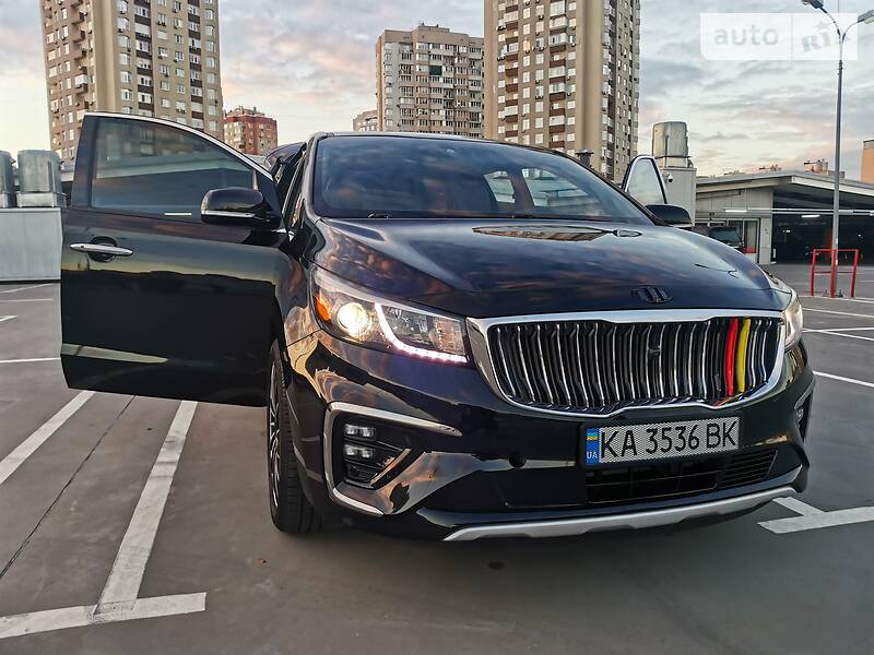 Мінівен Kia Sedona 2017 в Києві
