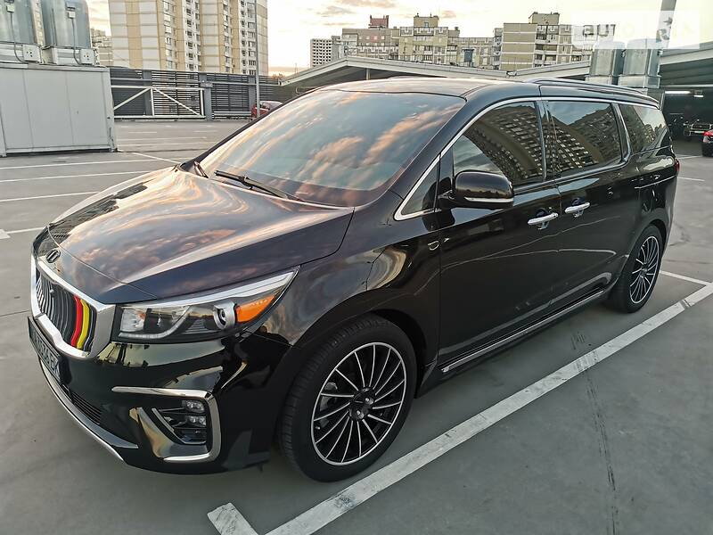 Мінівен Kia Sedona 2017 в Києві