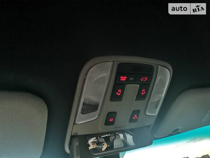 Мінівен Kia Sedona 2017 в Києві