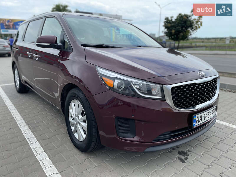 Минивэн Kia Sedona 2017 в Киеве