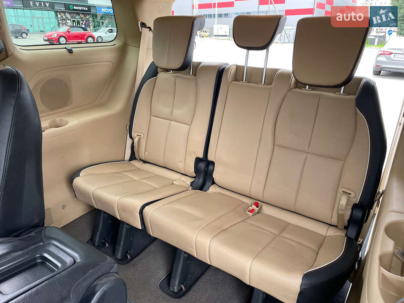 Минивэн Kia Sedona 2017 в Киеве