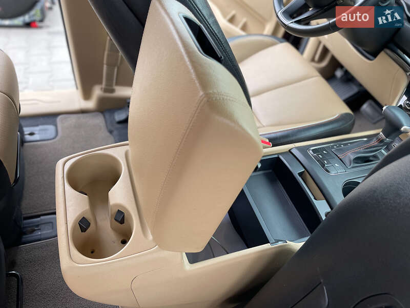Минивэн Kia Sedona 2017 в Киеве