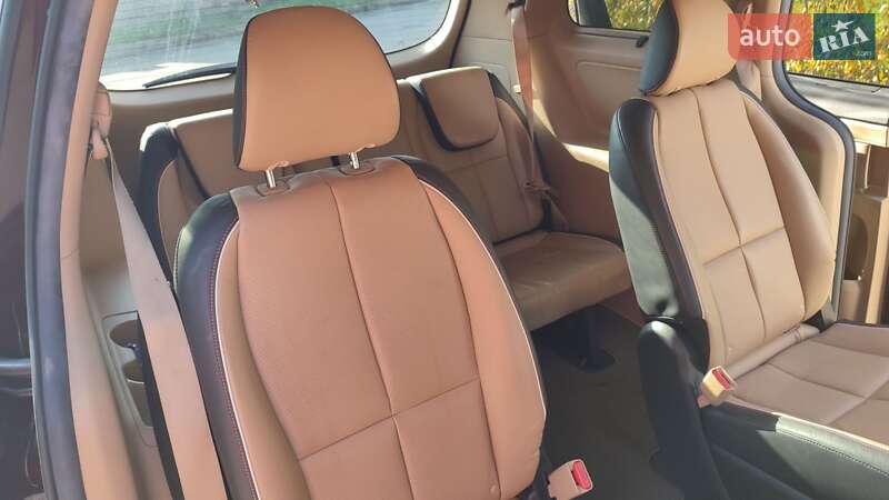 Минивэн Kia Sedona 2017 в Ивано-Франковске