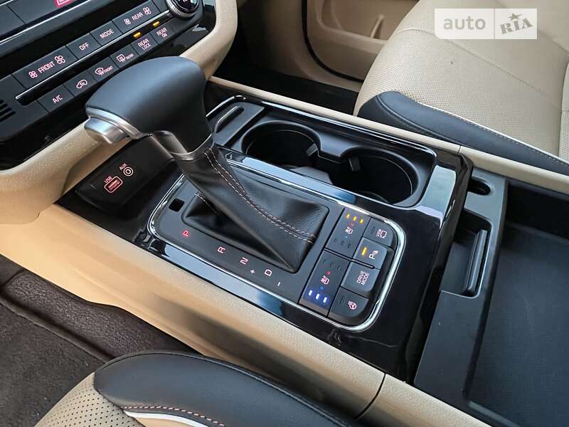 Минивэн Kia Sedona 2017 в Львове