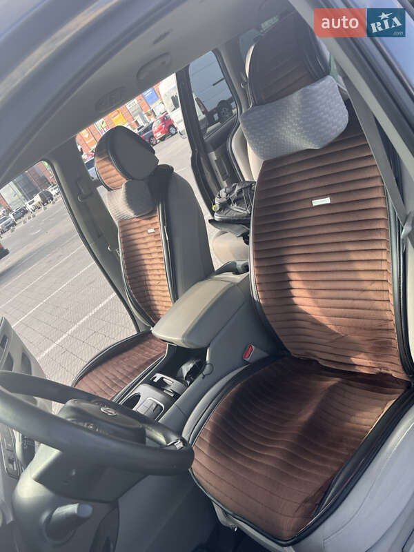 Минивэн Kia Sedona 2015 в Киеве