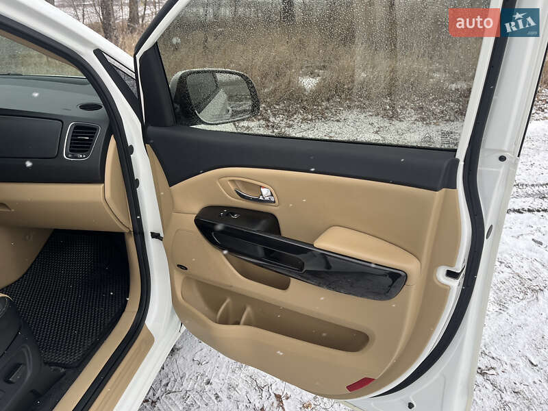 Минивэн Kia Sedona 2015 в Харькове