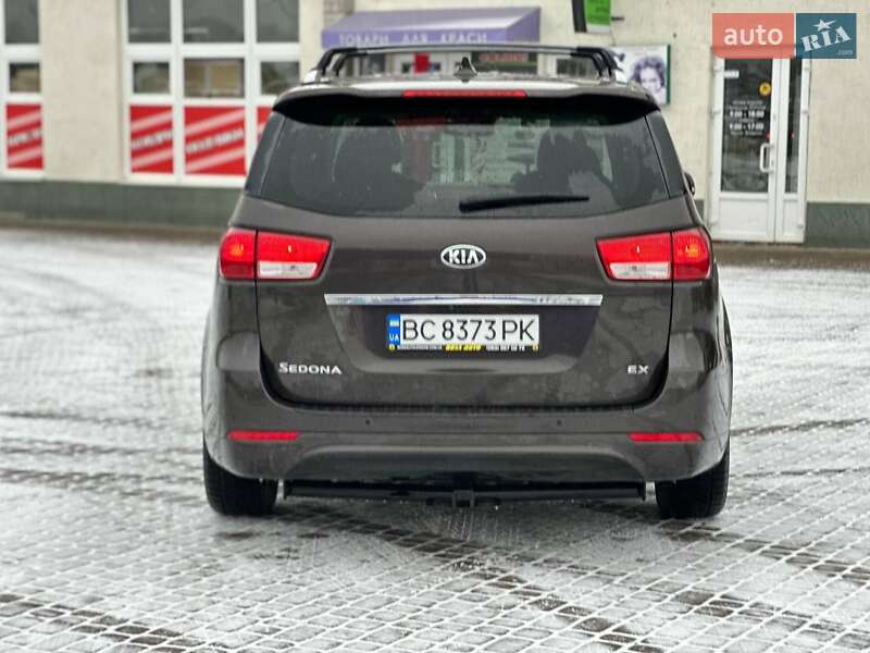 Мінівен Kia Sedona 2016 в Стрию