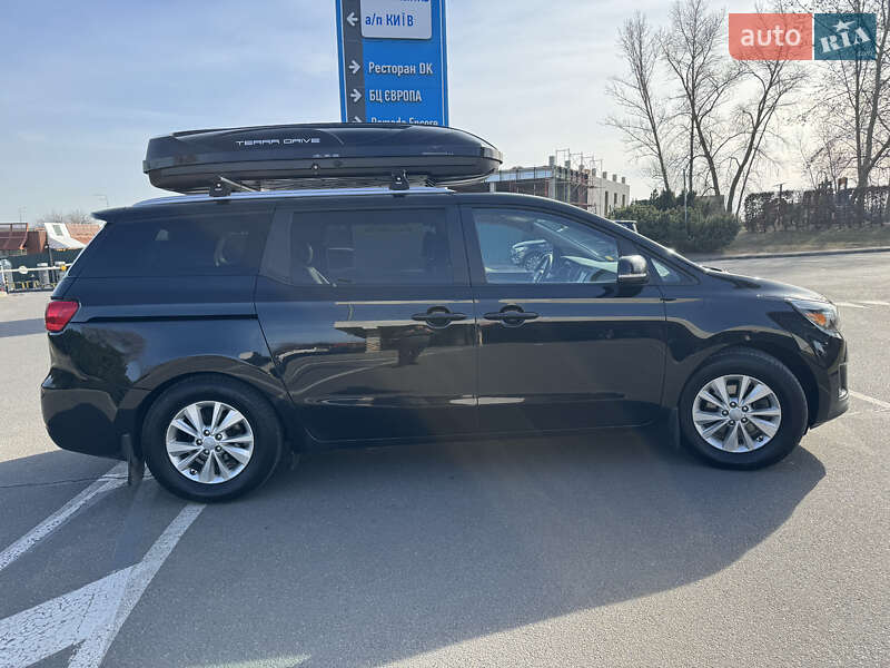 Мінівен Kia Sedona 2015 в Києві