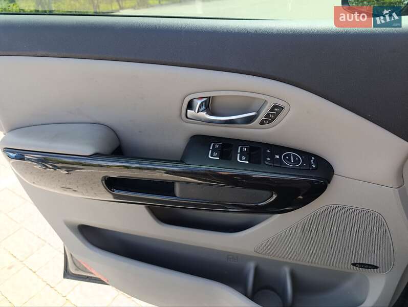 Мінівен Kia Sedona 2014 в Дрогобичі