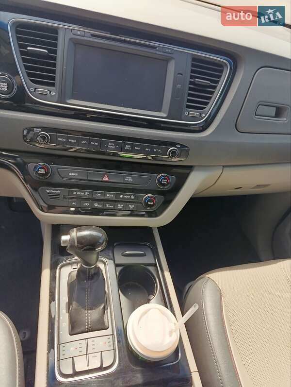 Мінівен Kia Sedona 2014 в Дрогобичі