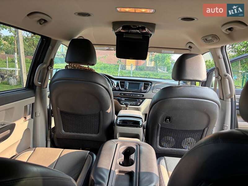 Минивэн Kia Sedona 2016 в Киеве