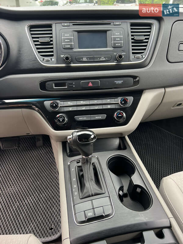 Мінівен Kia Sedona 2015 в Вишневому