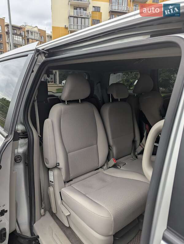 Мінівен Kia Sedona 2015 в Києві