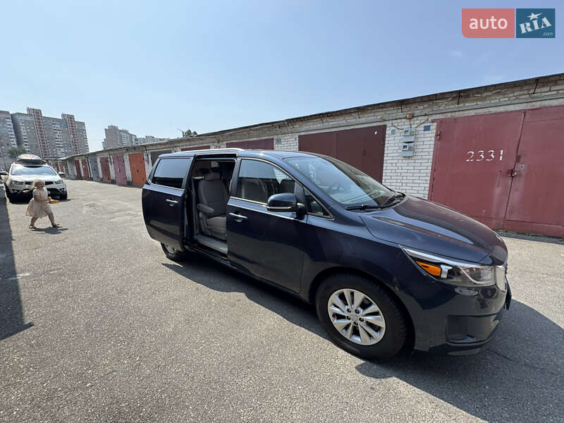 Минивэн Kia Sedona 2015 в Киеве