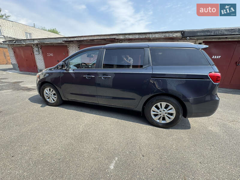 Минивэн Kia Sedona 2015 в Киеве