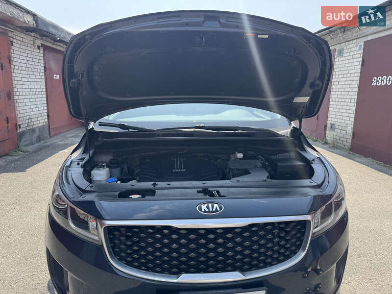 Минивэн Kia Sedona 2015 в Киеве