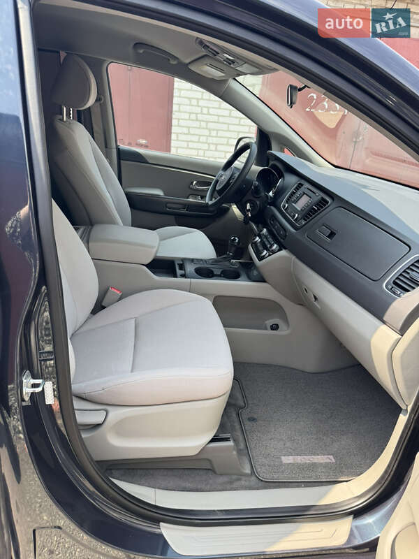 Минивэн Kia Sedona 2015 в Киеве