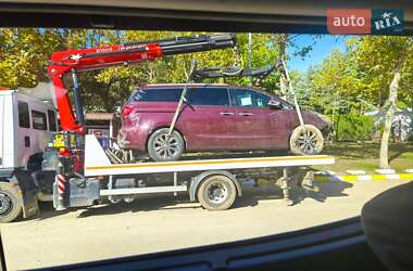 Мінівен Kia Sedona 2015 в Дніпрі