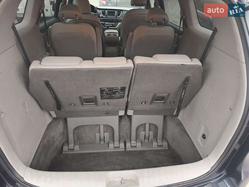 Минивэн Kia Sedona 2015 в Киеве