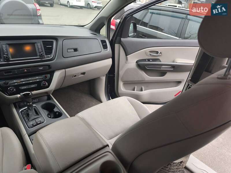 Минивэн Kia Sedona 2015 в Киеве