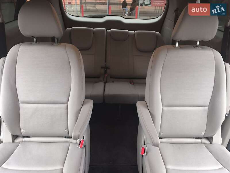 Минивэн Kia Sedona 2015 в Киеве