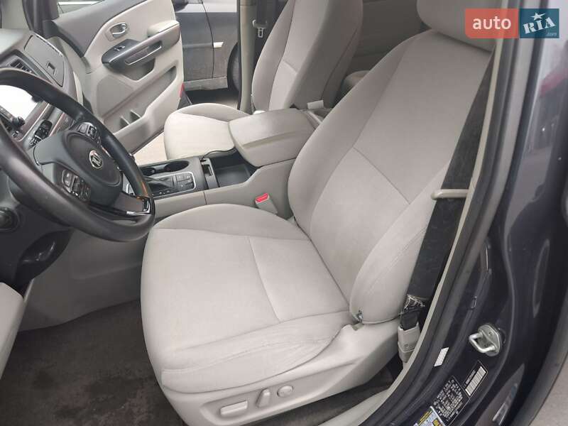 Минивэн Kia Sedona 2015 в Киеве