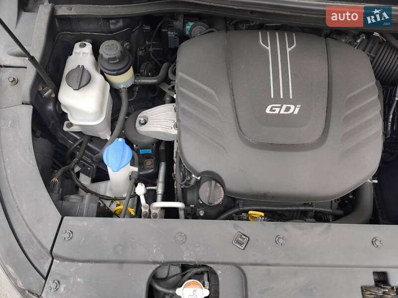 Минивэн Kia Sedona 2015 в Киеве