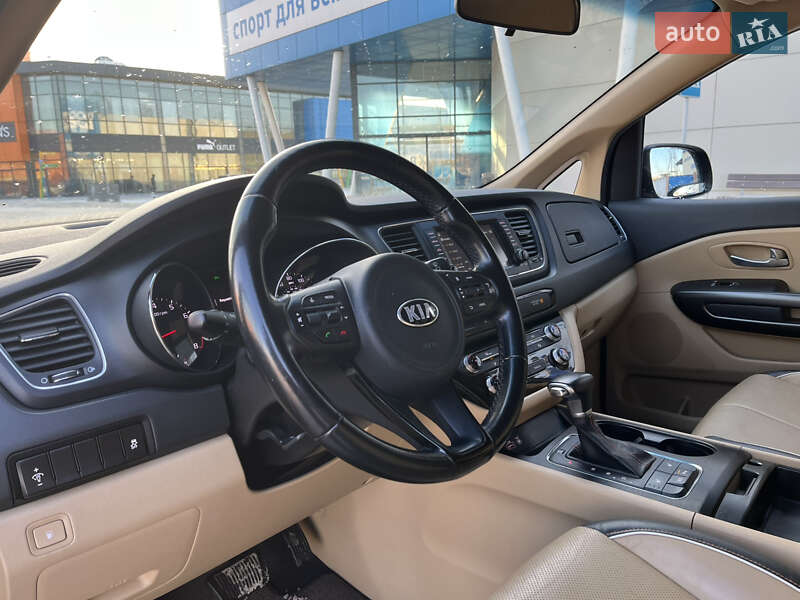 Мінівен Kia Sedona 2016 в Києві