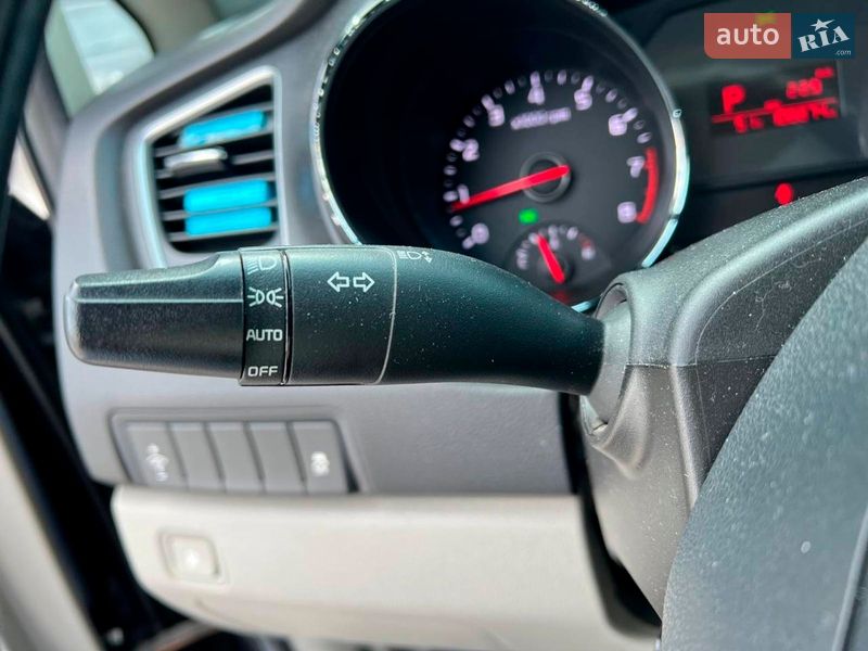 Минивэн Kia Sedona 2015 в Львове