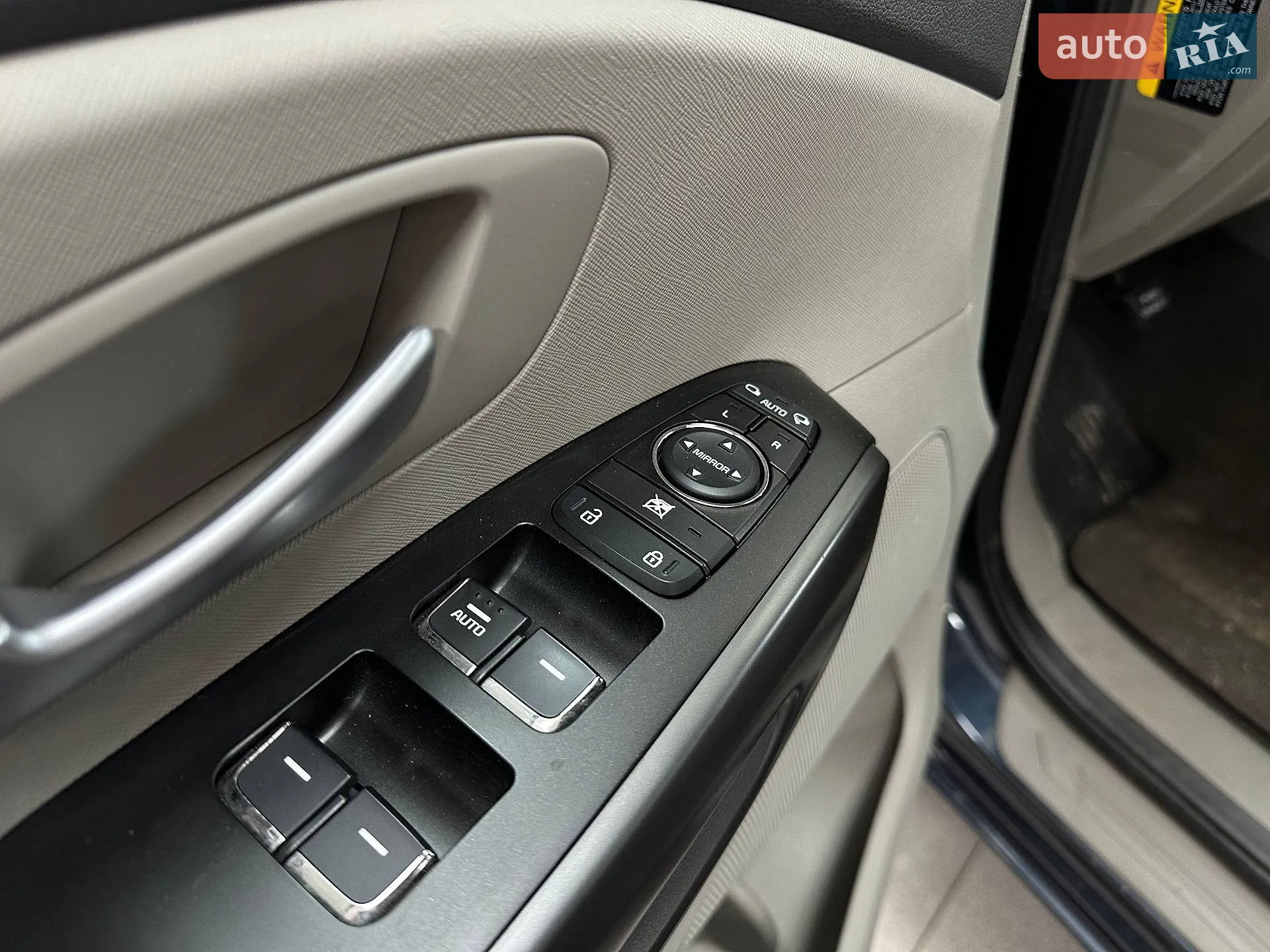 2015 Kia Sedona - мініатюра 14