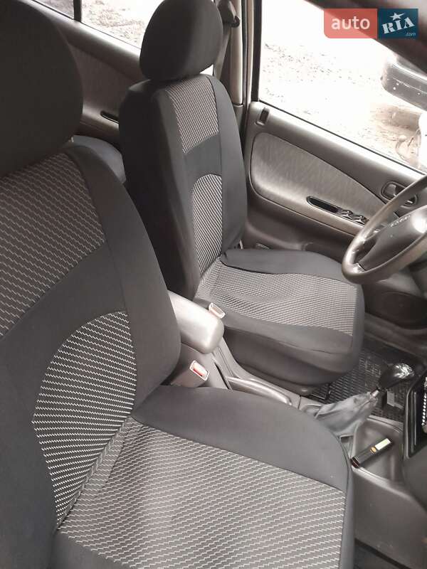 Седан Kia Sephia 1997 в Днепре