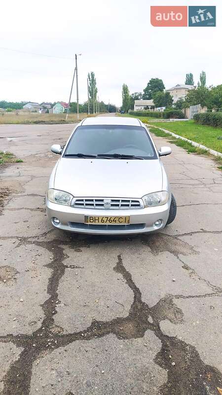 Седан Kia Sephia 2003 в Николаеве