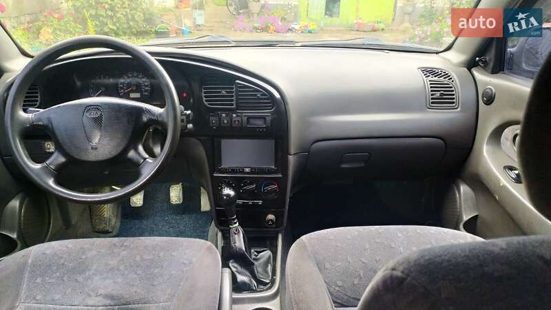 Седан Kia Sephia 2003 в Николаеве