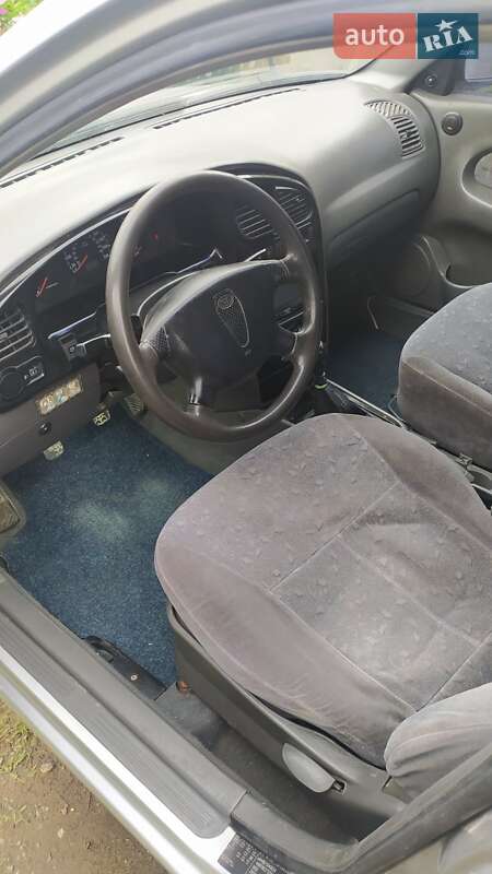 Седан Kia Sephia 2003 в Николаеве