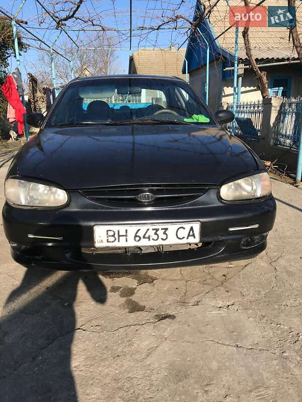 Седан Kia Sephia 1998 в Татарбунарах