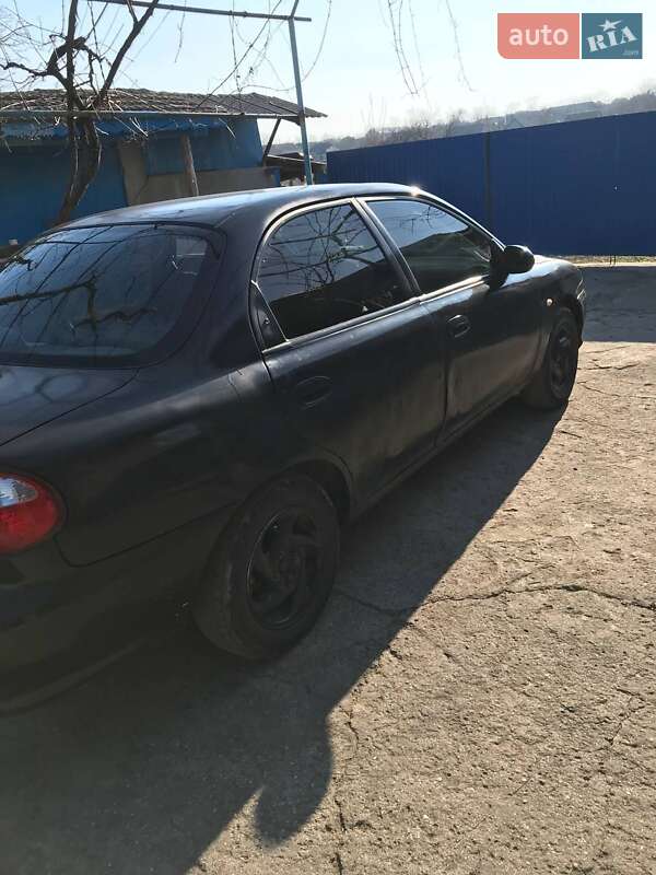 Седан Kia Sephia 1998 в Татарбунарах