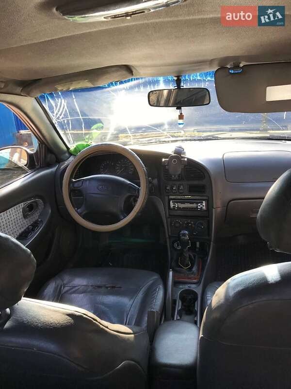Седан Kia Sephia 1998 в Татарбунарах
