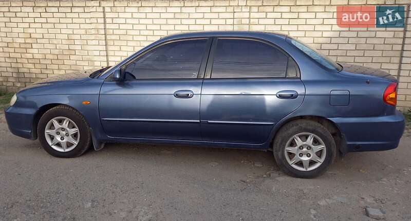 Седан Kia Sephia 2003 в Днепре