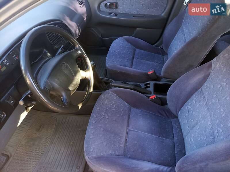 Седан Kia Sephia 2003 в Днепре