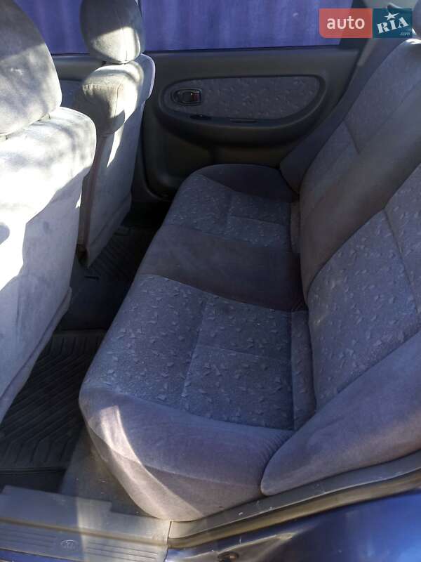 Седан Kia Sephia 2003 в Днепре