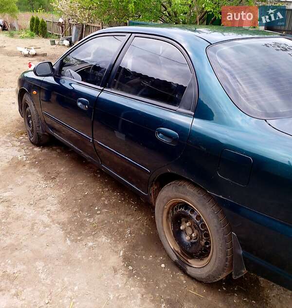 Седан Kia Sephia 2004 в Синельниковому