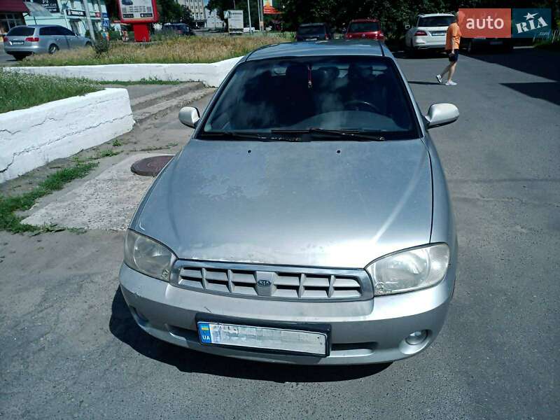 Седан Kia Sephia 2003 в Малине