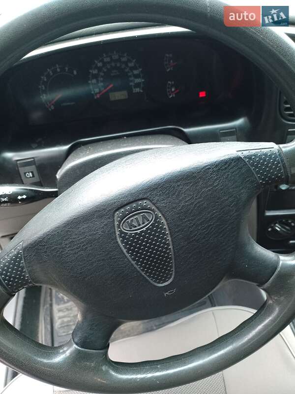 Седан Kia Sephia 2003 в Одессе