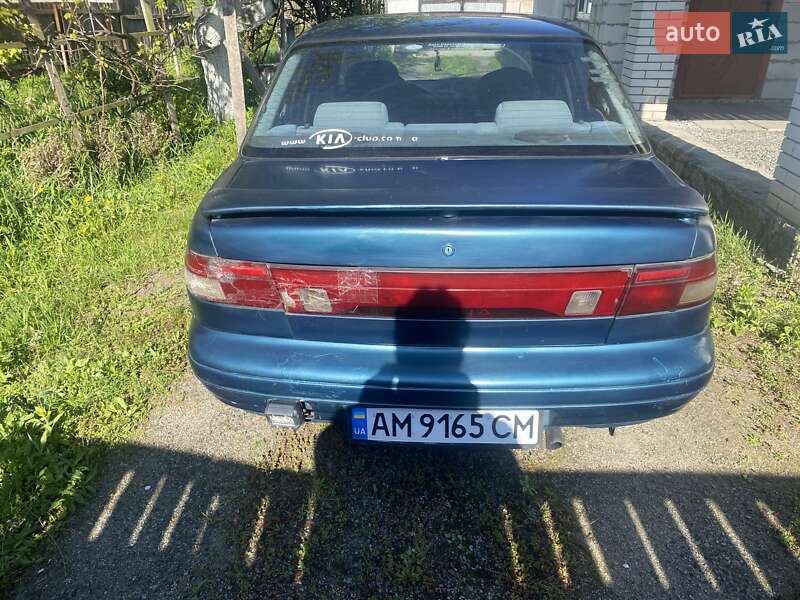 Седан Kia Sephia 1994 в Малині