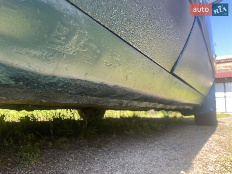 Седан Kia Sephia 1994 в Малині