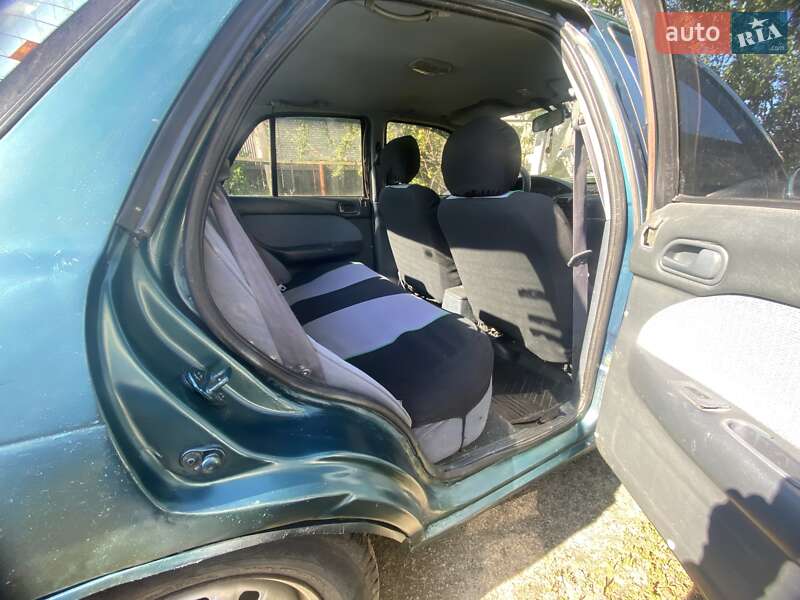 Седан Kia Sephia 1994 в Малині