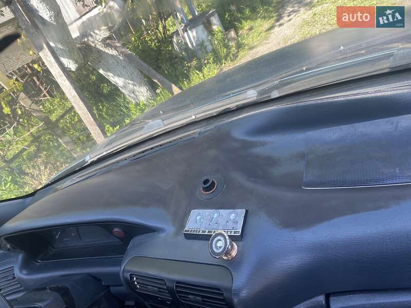 Седан Kia Sephia 1994 в Малині