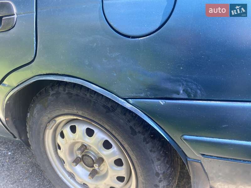 Седан Kia Sephia 1994 в Малині