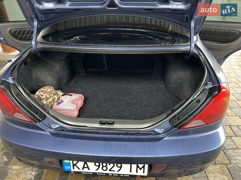 Седан Kia Sephia 2003 в Тернополі